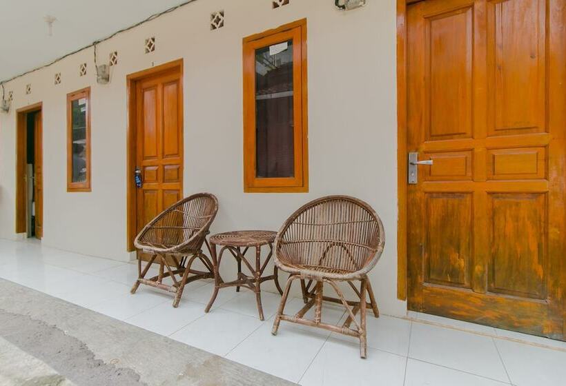 호텔 Spot On 2750 Ayu Homestay Syariah