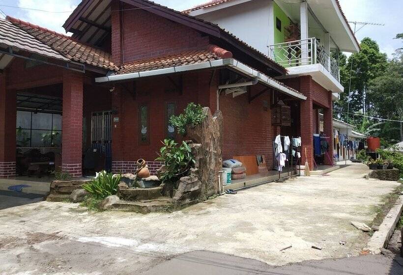 호텔 Spot On 2750 Ayu Homestay Syariah