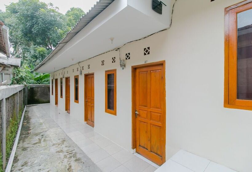 호텔 Spot On 2750 Ayu Homestay Syariah