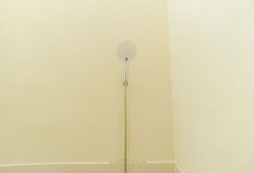 호텔 Spot On 2750 Ayu Homestay Syariah