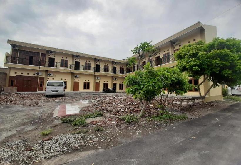 בית מלון כפרי Spot On 2790 Bintang Selatan Syariah