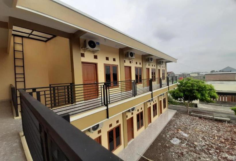 בית מלון כפרי Spot On 2790 Bintang Selatan Syariah