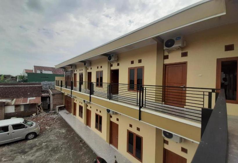 בית מלון כפרי Spot On 2790 Bintang Selatan Syariah