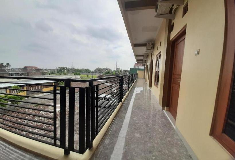 בית מלון כפרי Spot On 2790 Bintang Selatan Syariah