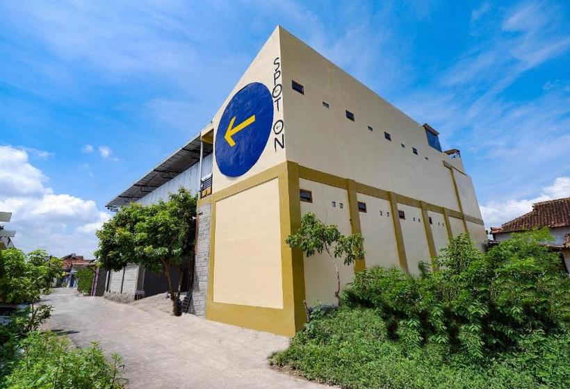 בית מלון כפרי Spot On 2790 Bintang Selatan Syariah