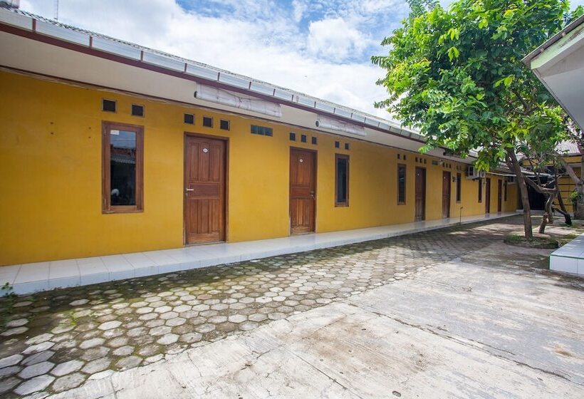 Отель Spot On 2830 Azka Guest House Syariah