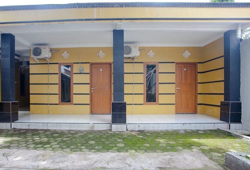 Отель Spot On 2830 Azka Guest House Syariah