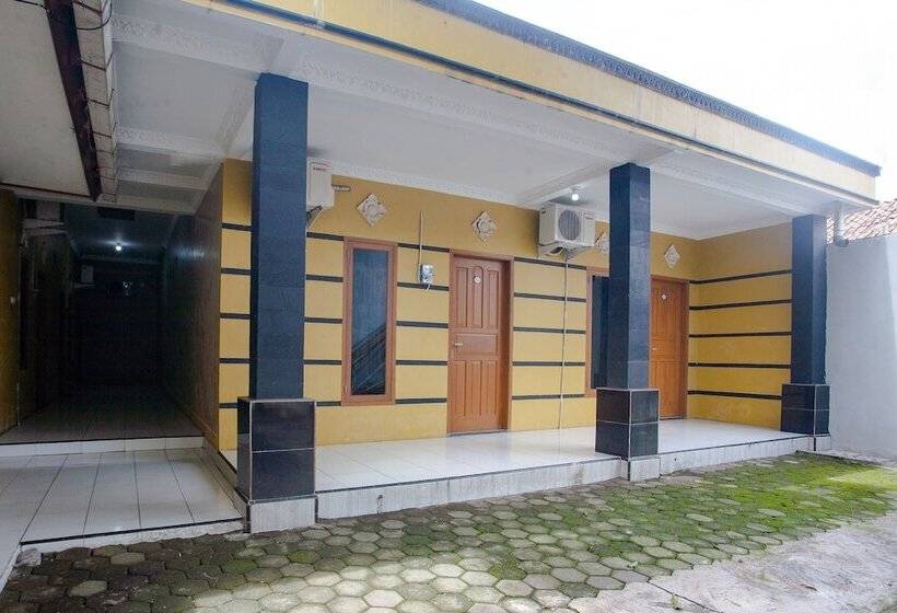 Отель Spot On 2830 Azka Guest House Syariah