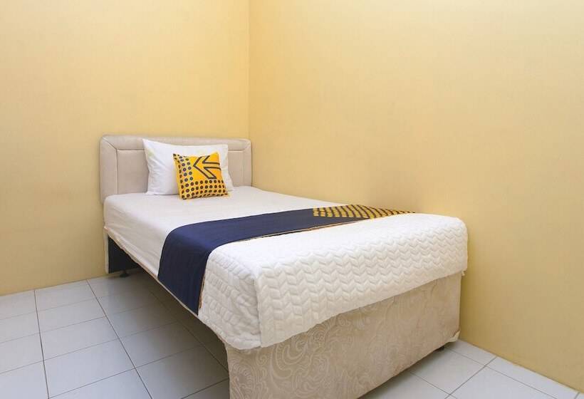 호텔 Spot On 2830 Azka Guest House Syariah