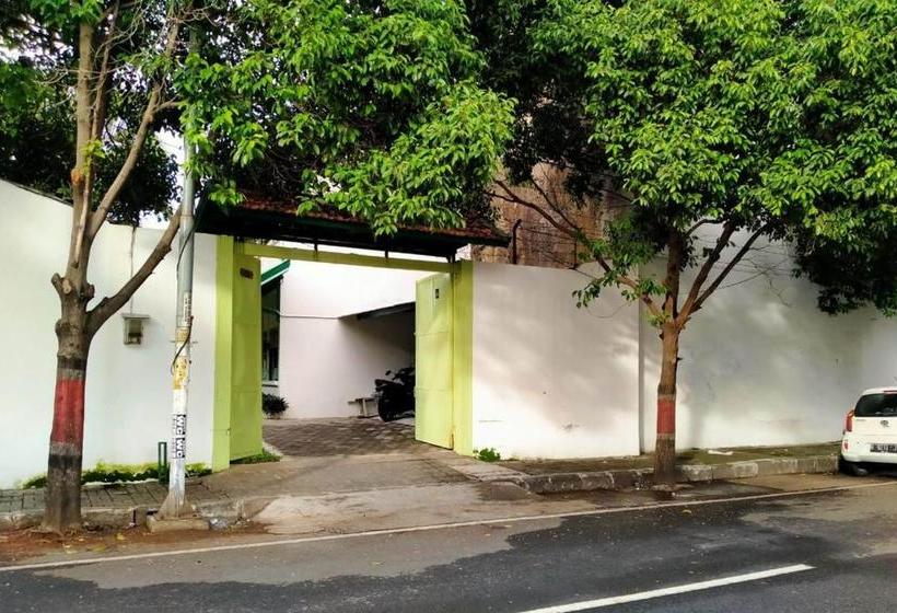 ホテル Spot On 2840 Homestay Kepodang