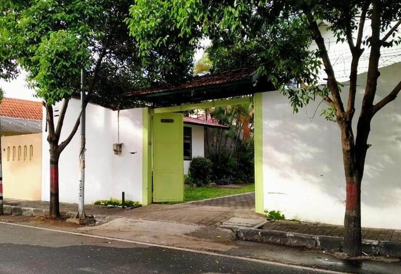 ホテル Spot On 2840 Homestay Kepodang