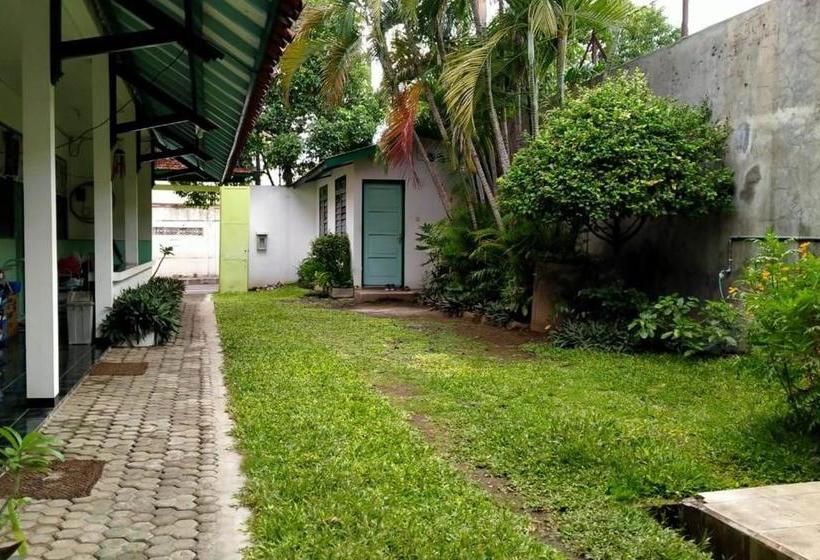 ホテル Spot On 2840 Homestay Kepodang