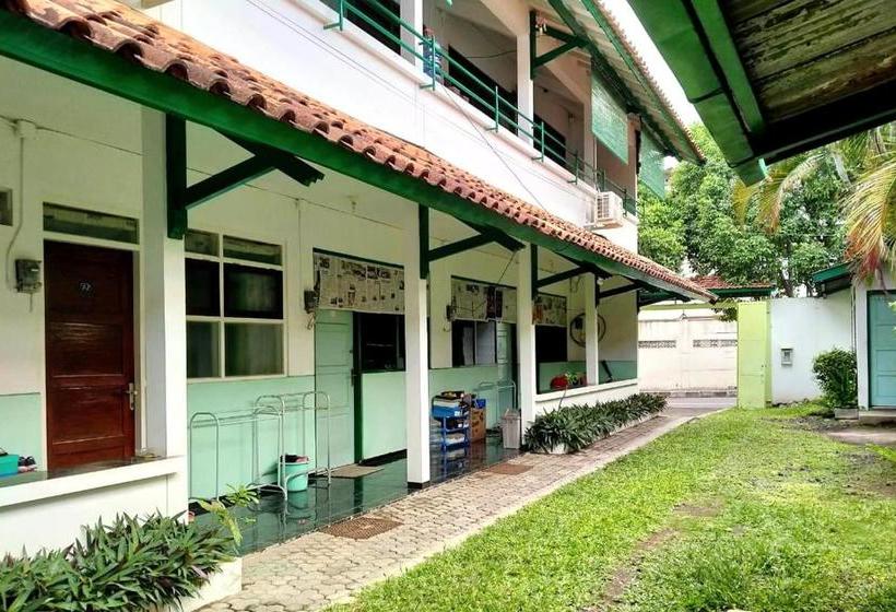ホテル Spot On 2840 Homestay Kepodang