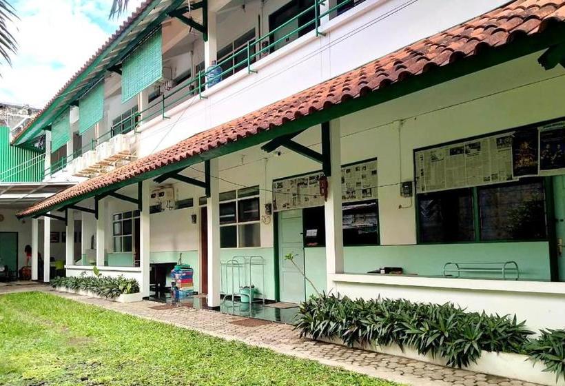 ホテル Spot On 2840 Homestay Kepodang