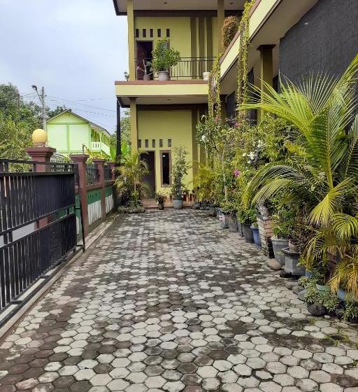 ホテル Spot On 2846 Kost Faza