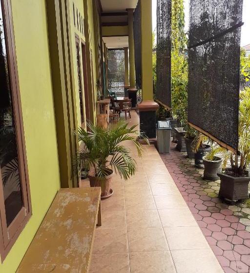 ホテル Spot On 2846 Kost Faza