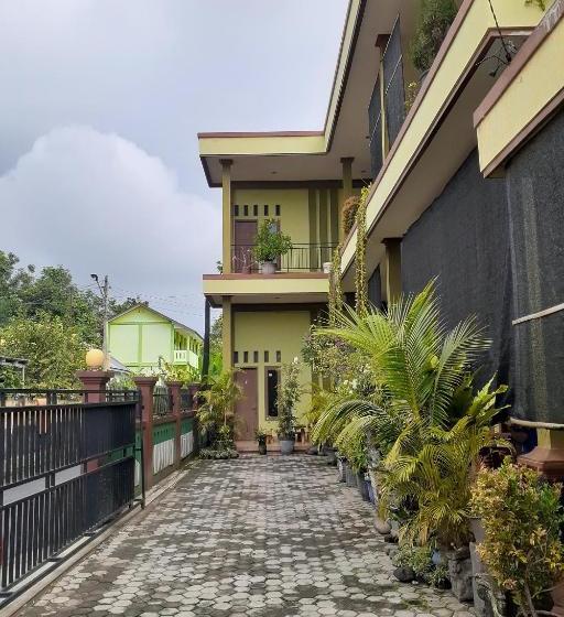 ホテル Spot On 2846 Kost Faza