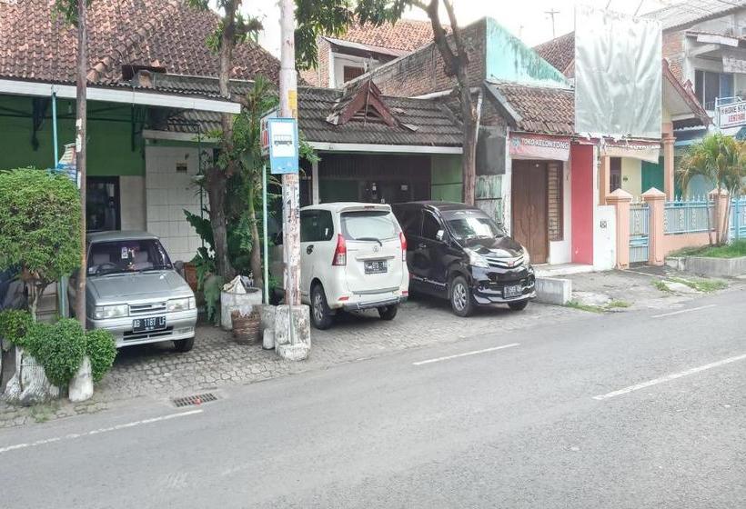 Отель Spot On 2880 Wisma Larasati