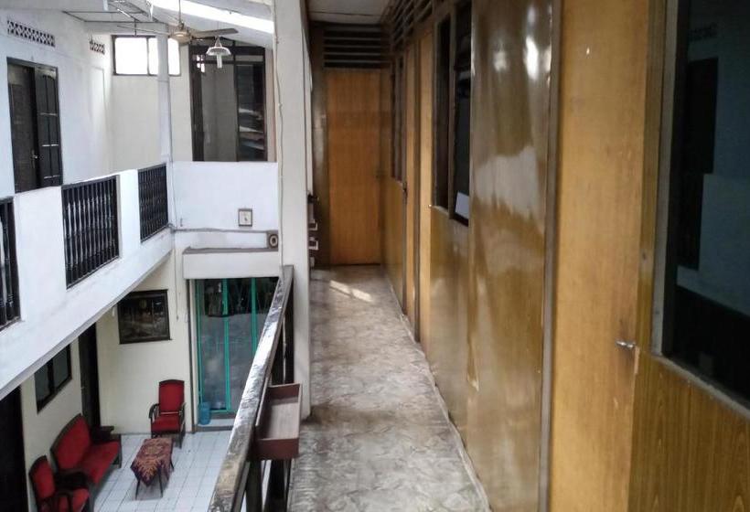 Отель Spot On 2880 Wisma Larasati