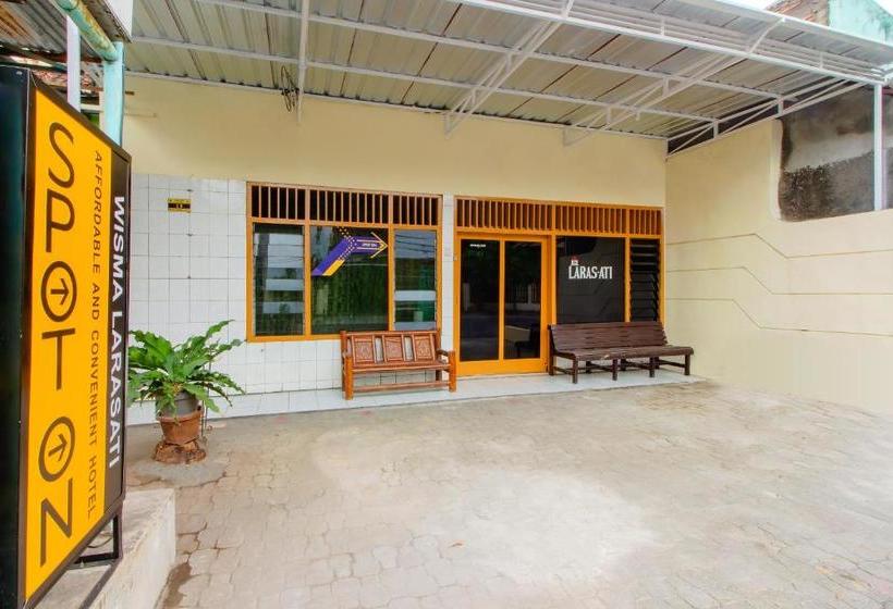 Отель Spot On 2880 Wisma Larasati