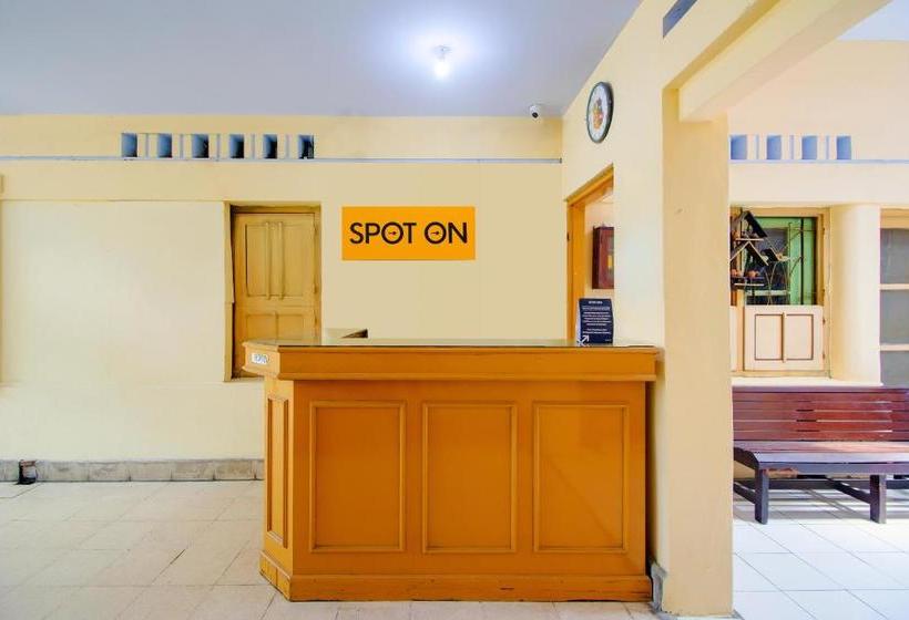 Отель Spot On 2880 Wisma Larasati