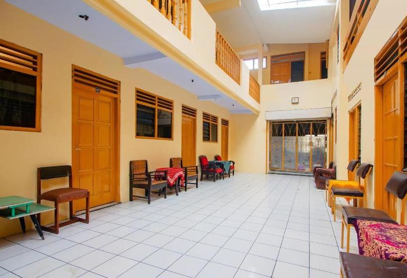 Отель Spot On 2880 Wisma Larasati