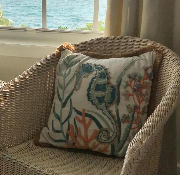 Hotel The Sunset Cove And Rainbow Room