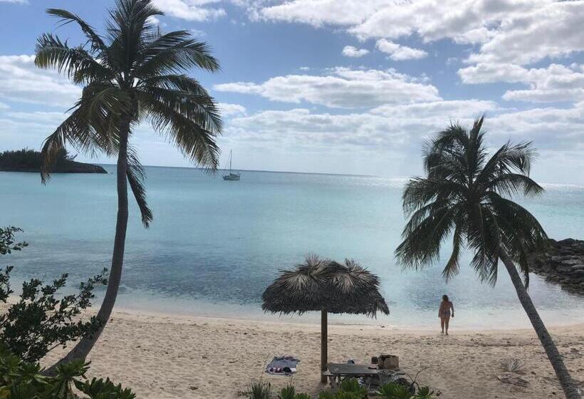 Hotel The Sunset Cove And Rainbow Room