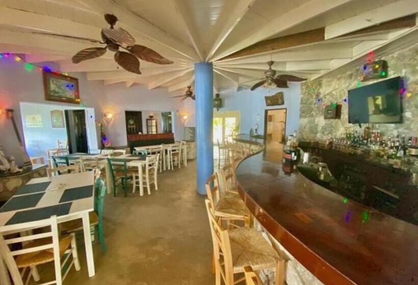 Hotel The Sunset Cove And Rainbow Room