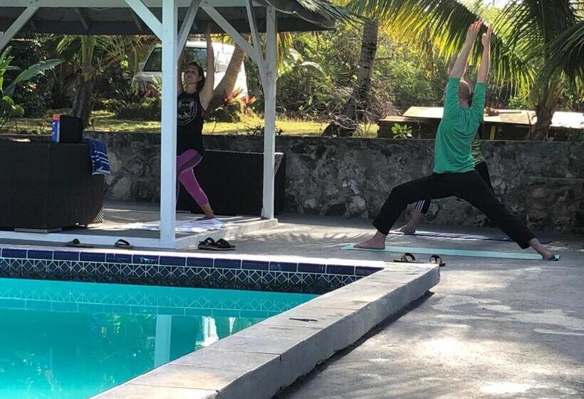 Hotel The Sunset Cove And Rainbow Room