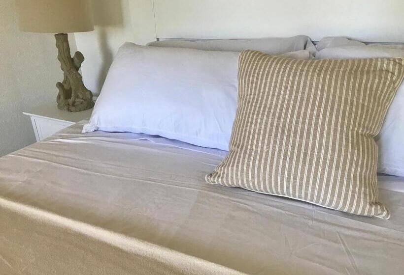 Hotel The Sunset Cove And Rainbow Room