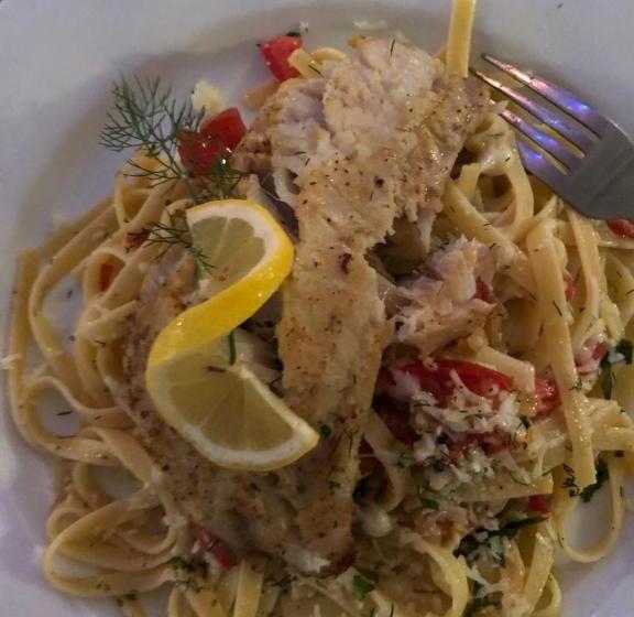 Hotel The Sunset Cove And Rainbow Room