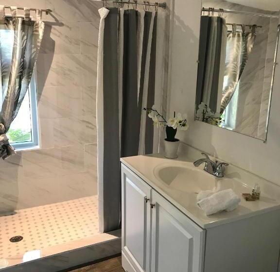 Hotel The Sunset Cove And Rainbow Room