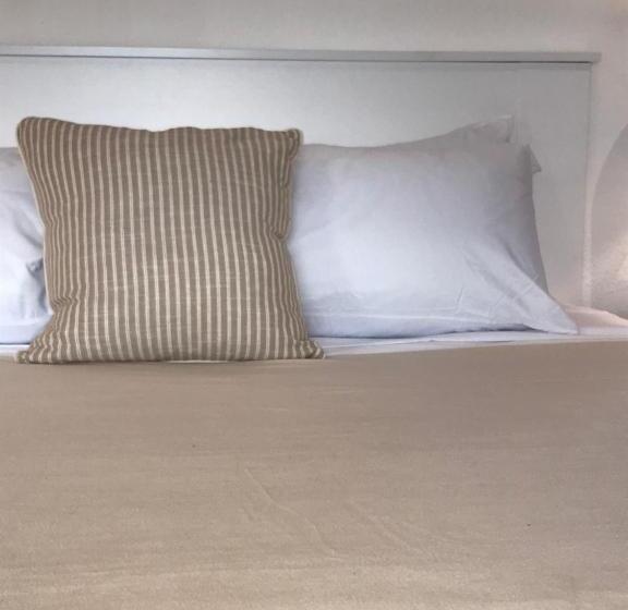 Hotel The Sunset Cove And Rainbow Room