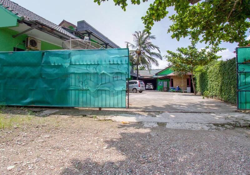 Отель Oyo 2588 Pondok Romeo