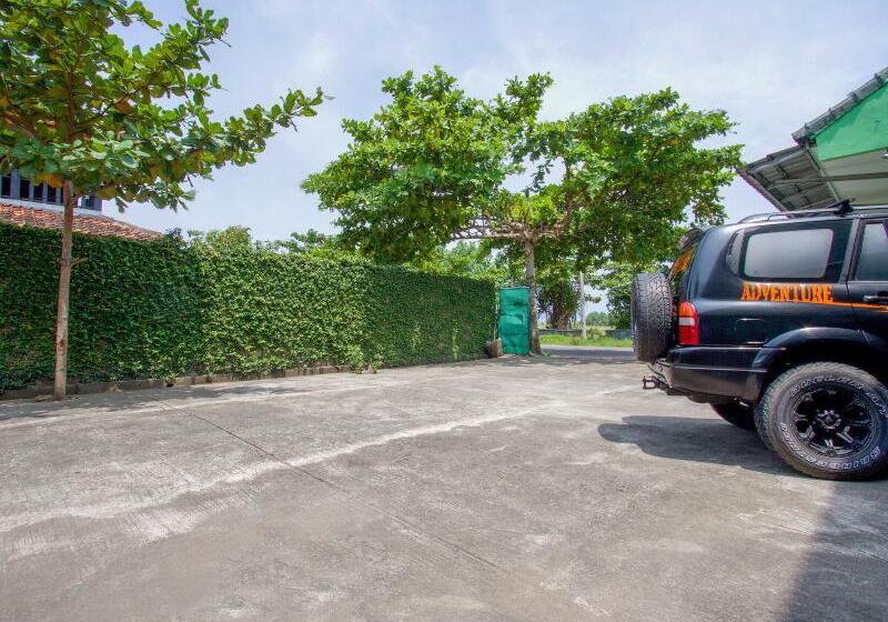 Отель Oyo 2588 Pondok Romeo