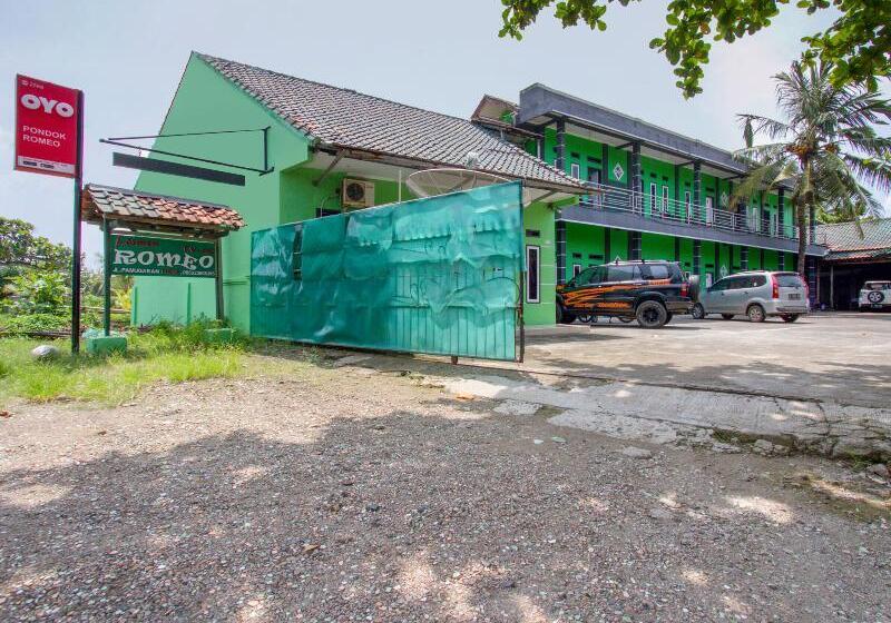 هتل Oyo 2588 Pondok Romeo