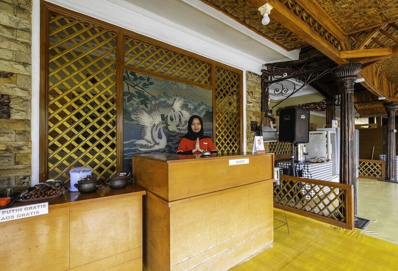 Отель Reddoorz Syariah At Bumi Eyang Enin Homestay Tasikmalaya