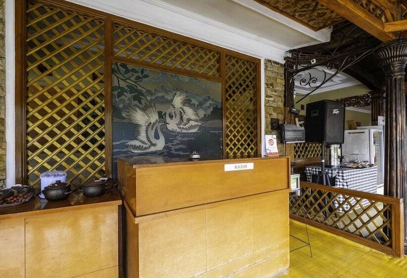 Отель Reddoorz Syariah At Bumi Eyang Enin Homestay Tasikmalaya