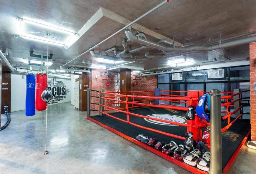 Отель Oyo 518 Mytown Amsterdam