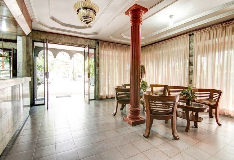 ホテル Spot On 2690  Tampan