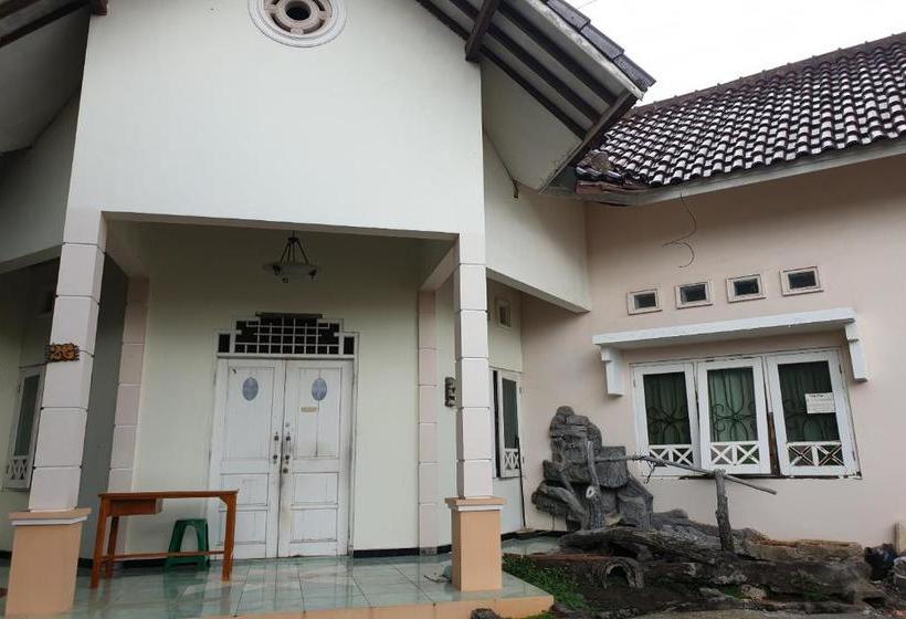 Отель Spot On 2697 Homy House