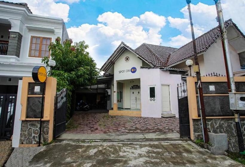 Отель Spot On 2697 Homy House