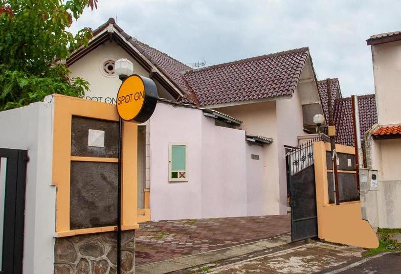 Отель Spot On 2697 Homy House