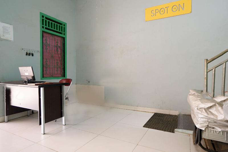 فندق Spot On 2738 818 Home Stay