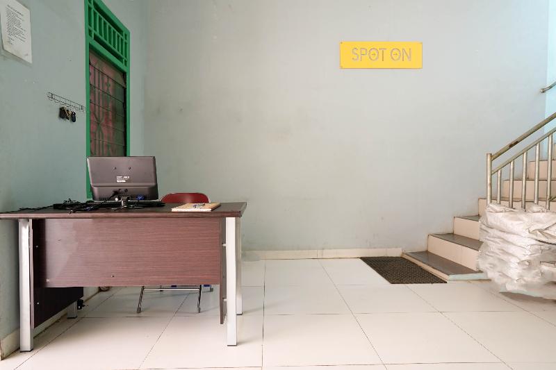 فندق Spot On 2738 818 Home Stay