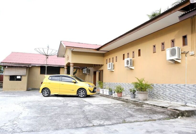 هتل Spot On 2766 Kezia Kost