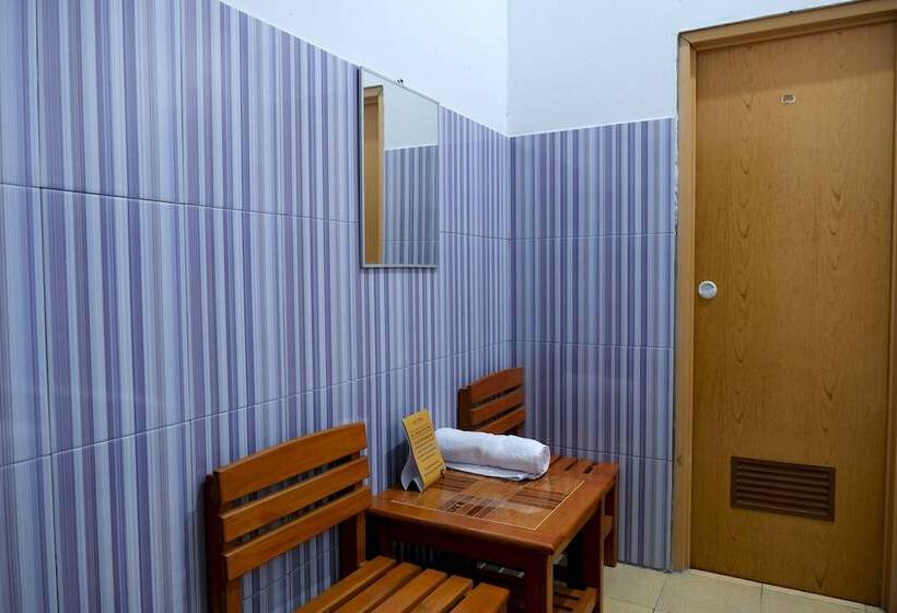 هتل Spot On 2766 Kezia Kost