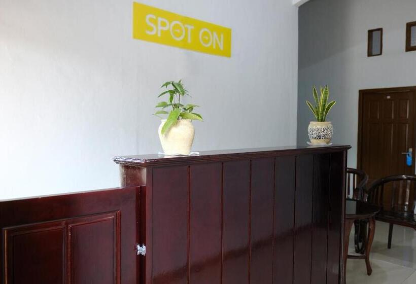 هتل Spot On 2766 Kezia Kost