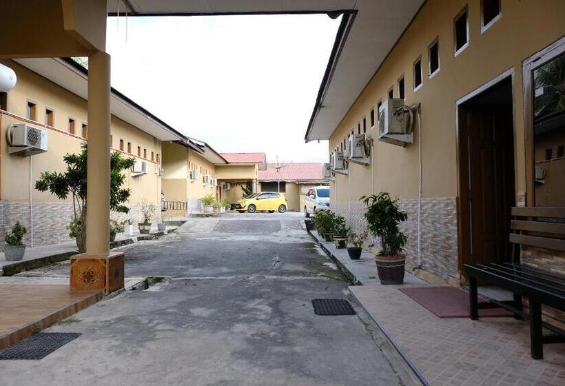 בית מלון כפרי Spot On 2766 Kezia Kost